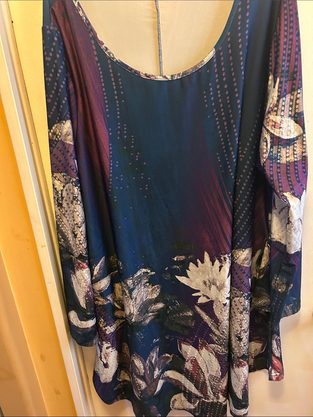 Women’s Purple Floral Scoop Neck Tunic Top